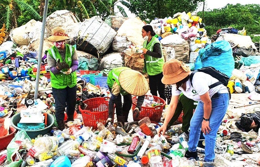 unilever vietnam to collect 12000 tonnes of plastic waste