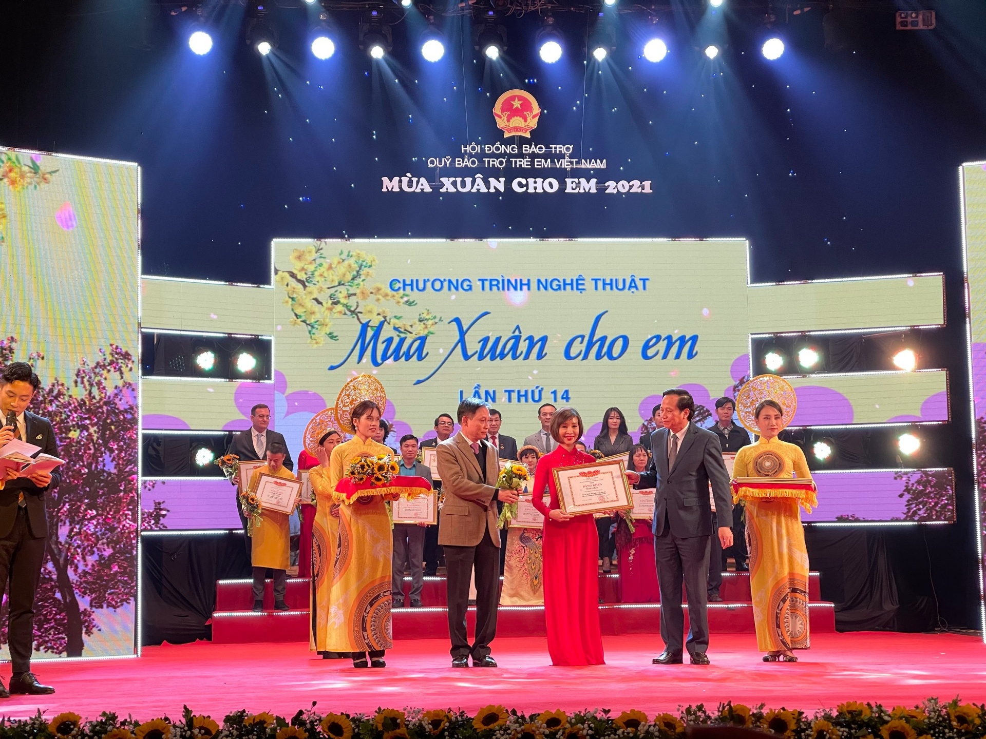 Generali Vietnam CEO shining among Outstanding Vietnamese Business Leaders in 2022