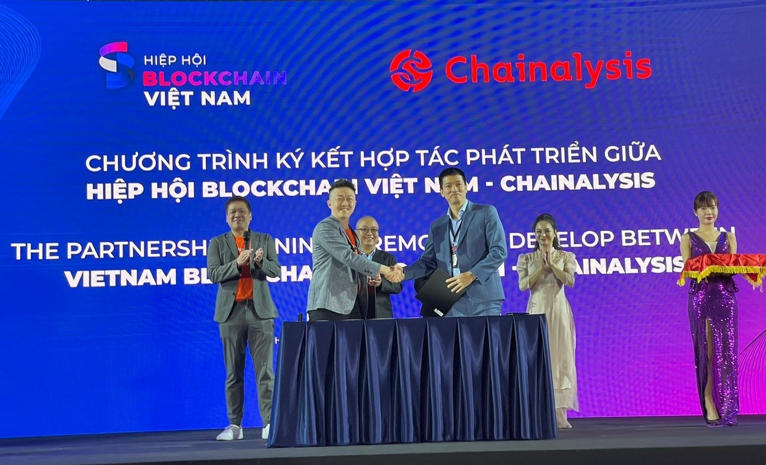 Representatives of Vietnam Blockchain Association and Chainalysis signed a cooperation agreement