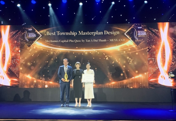 Dulux Professional from AkzoNobel accompanying PropertyGuru Vietnam Property Awards - Vimarsana News