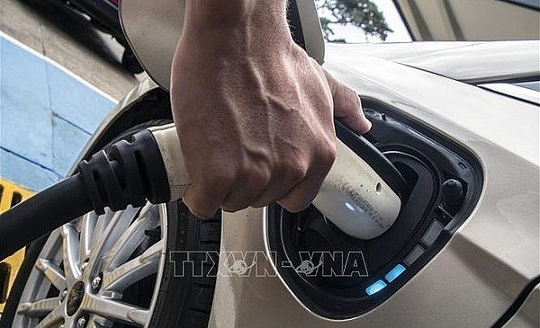 Efforts needed to encourage travellers to use e-vehicles