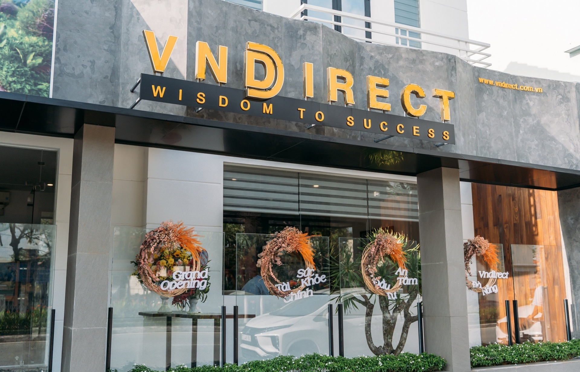 VNDIRECT sign off syndication with foreign financial institutions