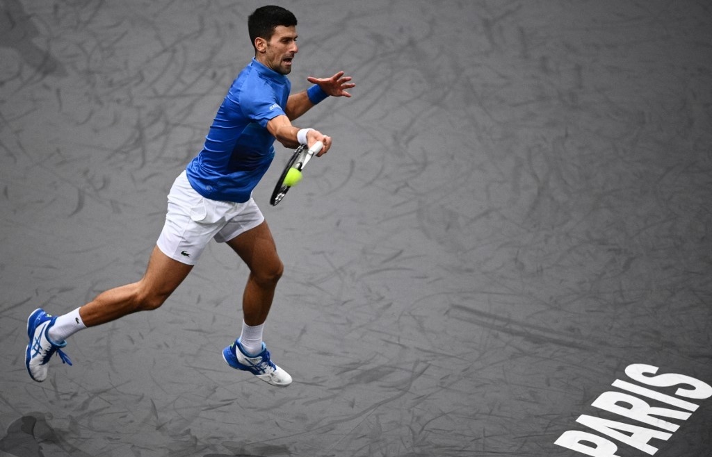 Djokovic hits the ground running in Paris
