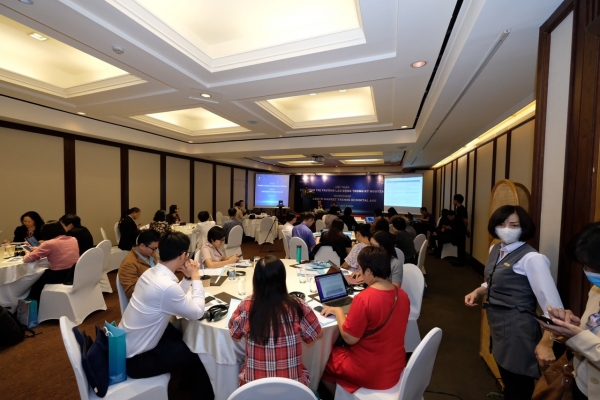 Ensuring employment security and skills development in digital age