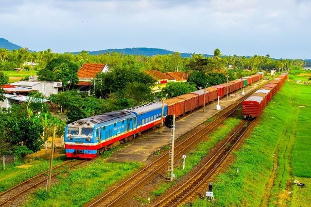 Boosting international railway transport investment