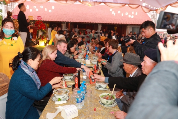 CHIN-SU chili sauce sublimates the taste of pho in the old pho space - Vimarsana News