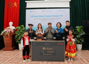 Casper Vietnam presents smart TVs to Ha Giang students