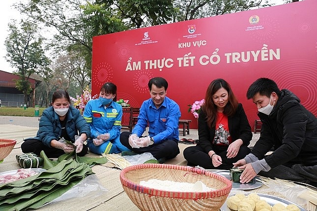 "Building a meaningful Tet together" delivering warm coats to workers