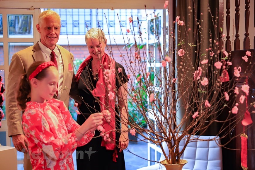 Norwegian Ambassador experiences Vietnamese Tet traditions