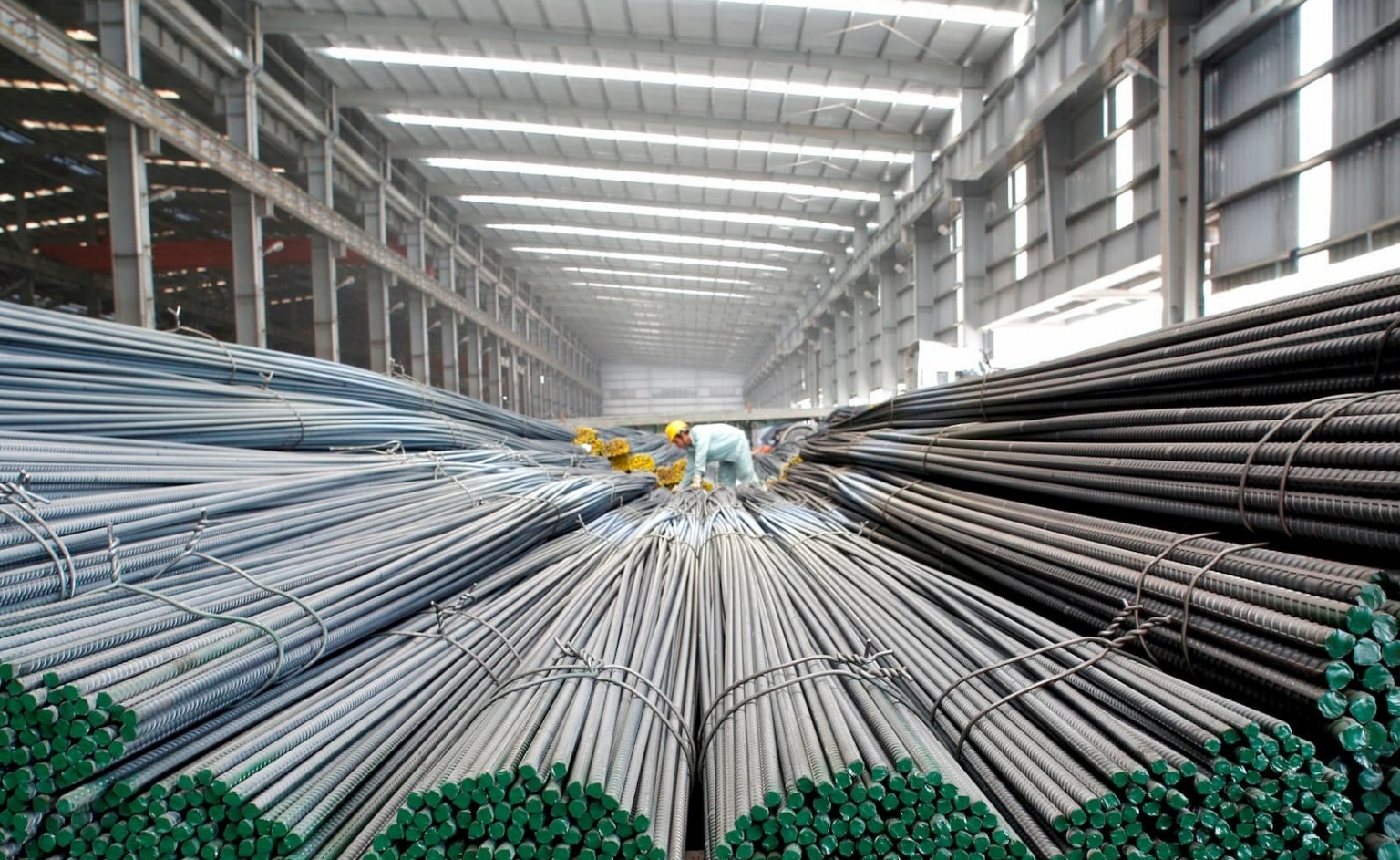Construction steel price soars threefold in one month