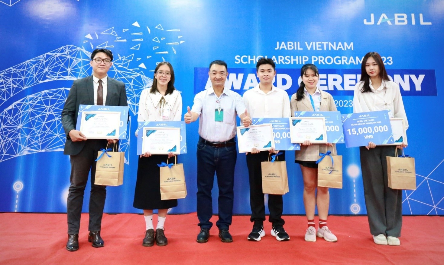Jabil awards 20 scholars in Ho Chi Minh City