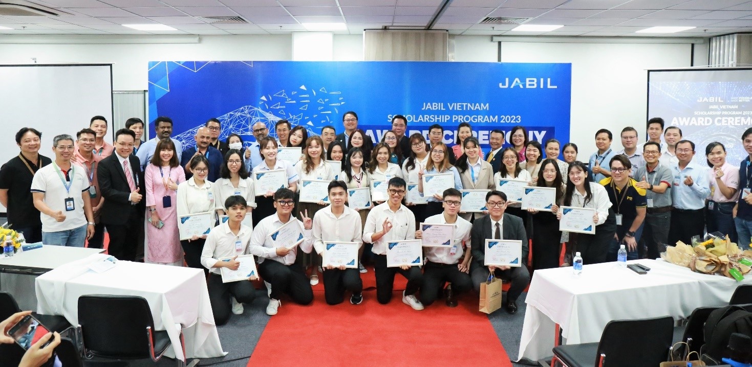 Jabil awards 20 scholars in Ho Chi Minh City