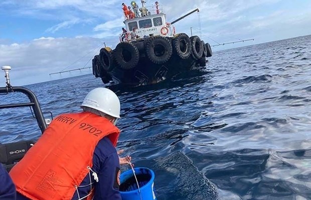 Philippines races to prevent oil spill from sunken tanker