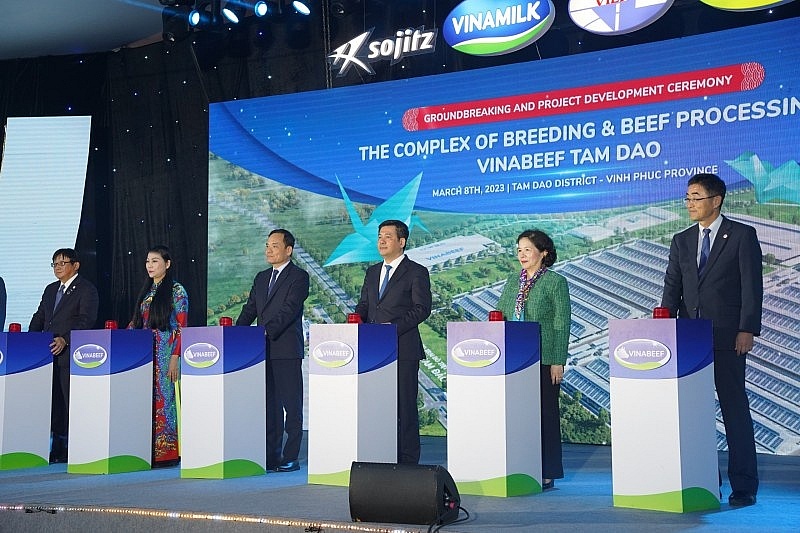 Sojitz and Vinamilk kick off the complex of breeding and beef processing Vinabeef Tam Dao