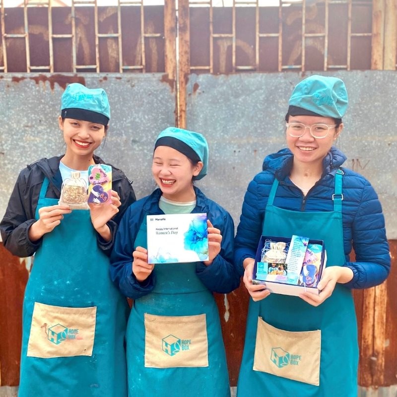 Manulife Vietnam lends support for HopeBox on International Women’s Day