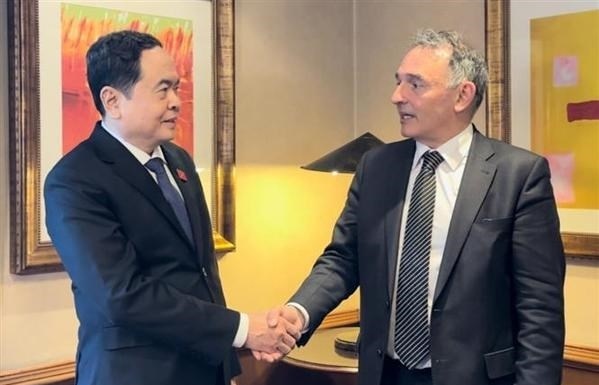 Vietnam seeks stronger partnership with Spain
