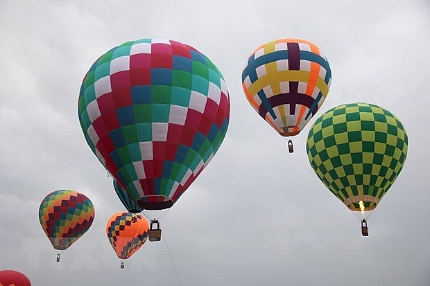 Hot-air balloon festival draws tourists to Binh Thuan  | Culture - Sports  | Vietnam+ (VietnamPlus)