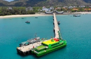 Con Dao new passenger port opens for tourists