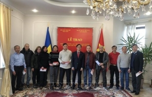 Support provided to needy Vietnamese in Kiev
