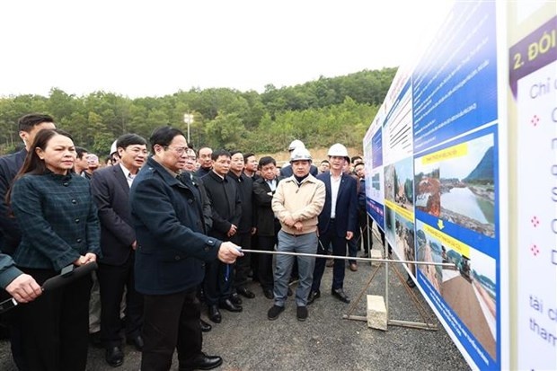 PM Pham Minh Chinh inspects construction of the Mai Son-National Highway 45 project (Photo: VNA)
