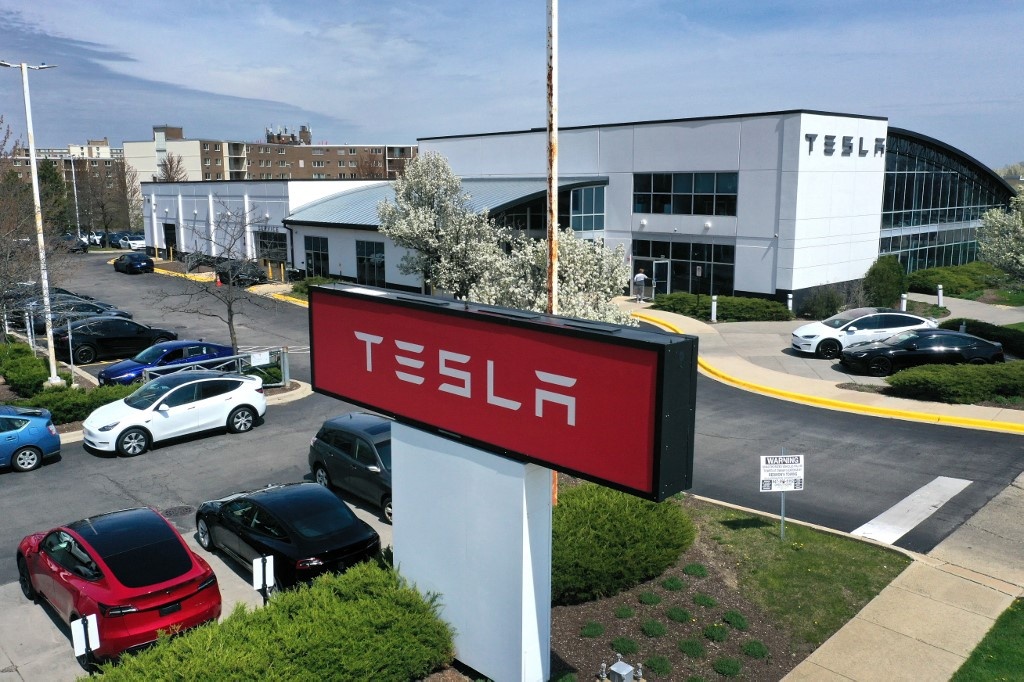SCHAUMBURG, ILLINOIS - APRIL 19: A sign marks the location of a Tesla dealership on April 19, 2023 in Schaumburg, Illinois. Tesla announced price cuts for its Model 3 and Model Y electric vehicles in front of their 1st quarter earnings report due out today. Scott Olson/Getty Images/AFP