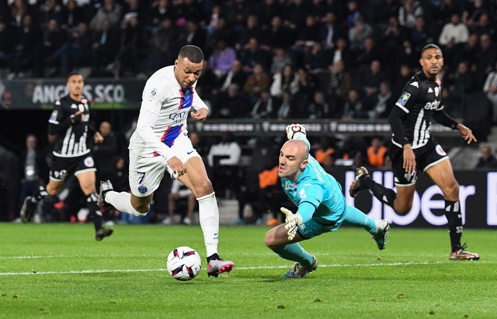 PSG closing on Ligue 1 title, relegation battle hots up