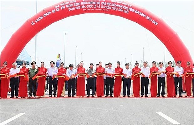 Two sections of eastern North - South Expressway open to traffic | Business | Vietnam+ (VietnamPlus)