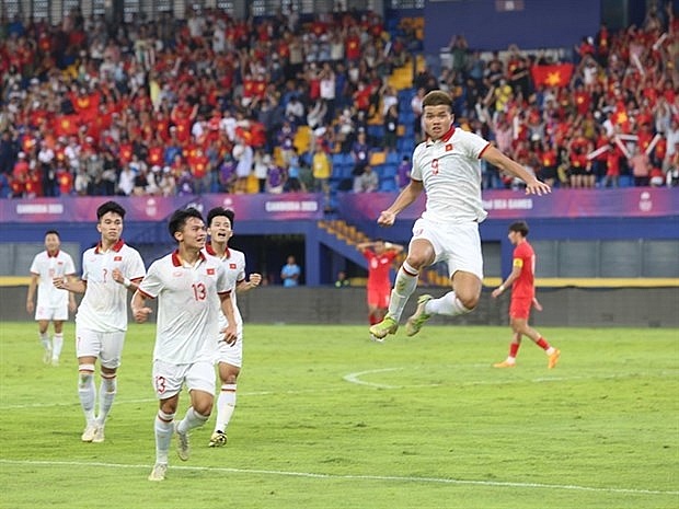 SEA Games 32: Vietnam men"s football team defeat Singapore | Culture - Sports  | Vietnam+ (VietnamPlus)