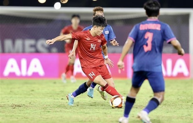 U22 Vietnam draw 1-1 with Thailand in Group B"s final match at SEA Games 32