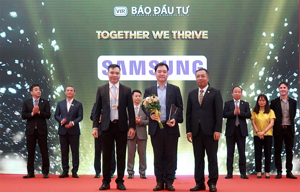 VIR honours investors who help make Vietnam an FDI success story (photo)