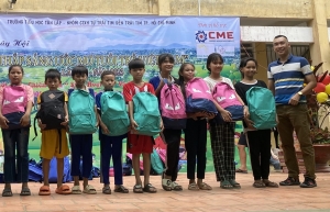 CME Solar offers scholarships to poor students in Tinh Bien