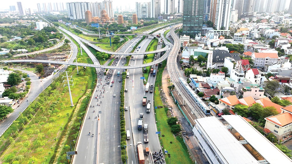Ho Chi Minh City urged to explore financial hub options