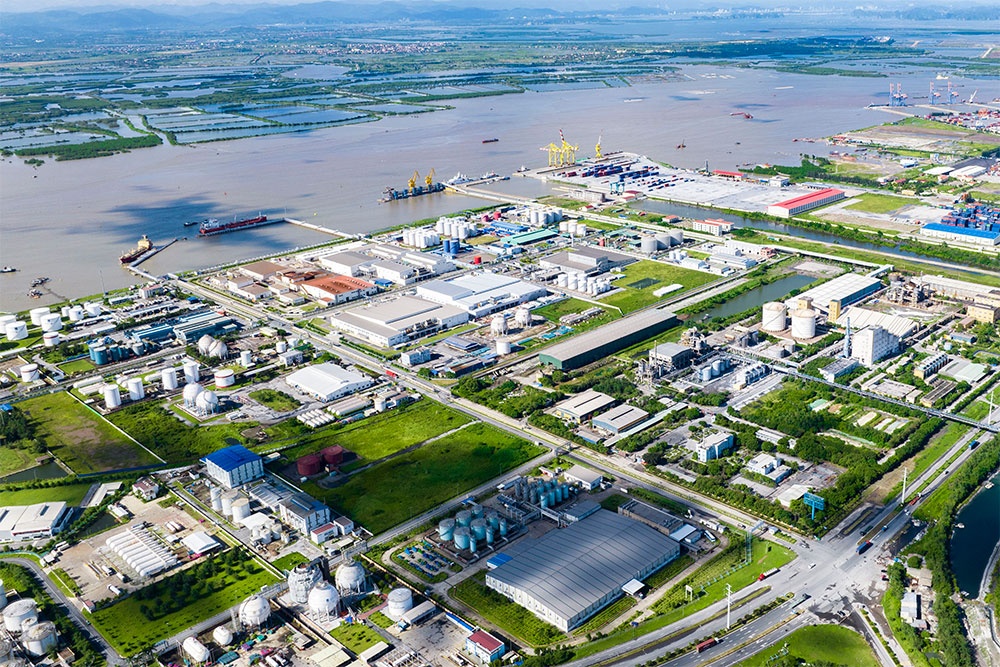 The benefits  of industrial property with built-in seaports in DEEP C