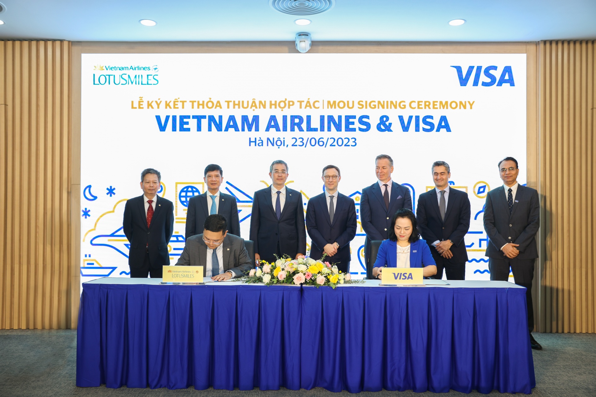 The MoU Signing Ceremony between Vietnam Airlines and Visa