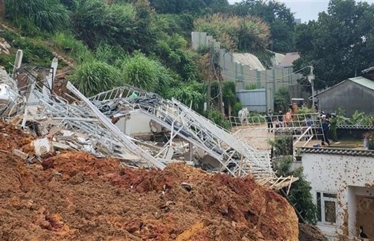 5 rescued from Da Lat landslide
