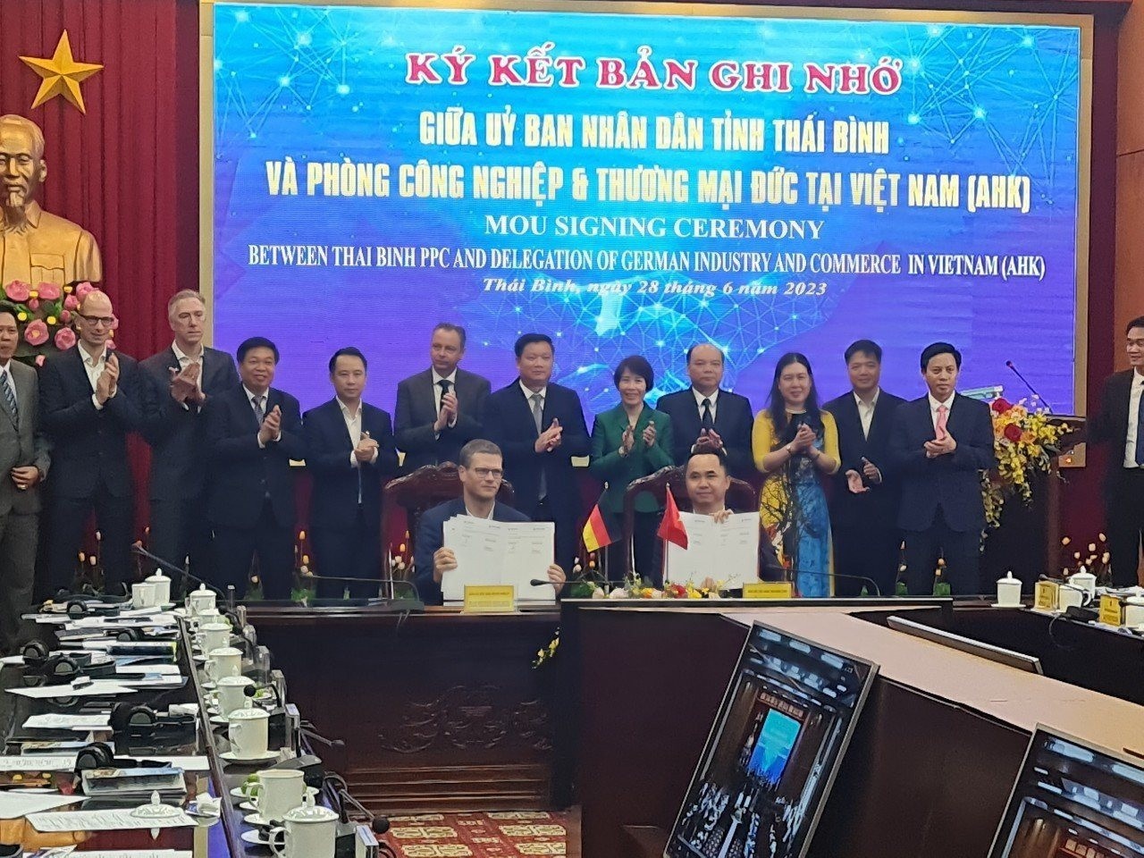 Vietnam’s Thai Hung and Germany’s Roding Mobility ink EV development deal