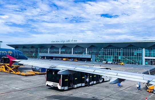 Runway cracks force Nghe An’s Vinh airport to close for 24 hours