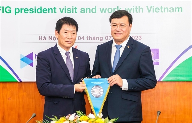 FIG chairman commits to support for Vietnamese gymnastics