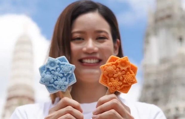 Tourists dazzled by ice cream inspired by Thai temple tiles