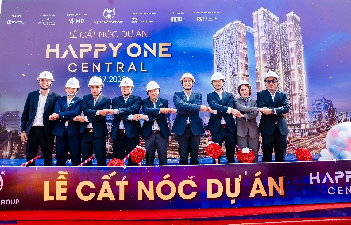 Van Xuan Group tops out two highest towers in Thu Dau Mot