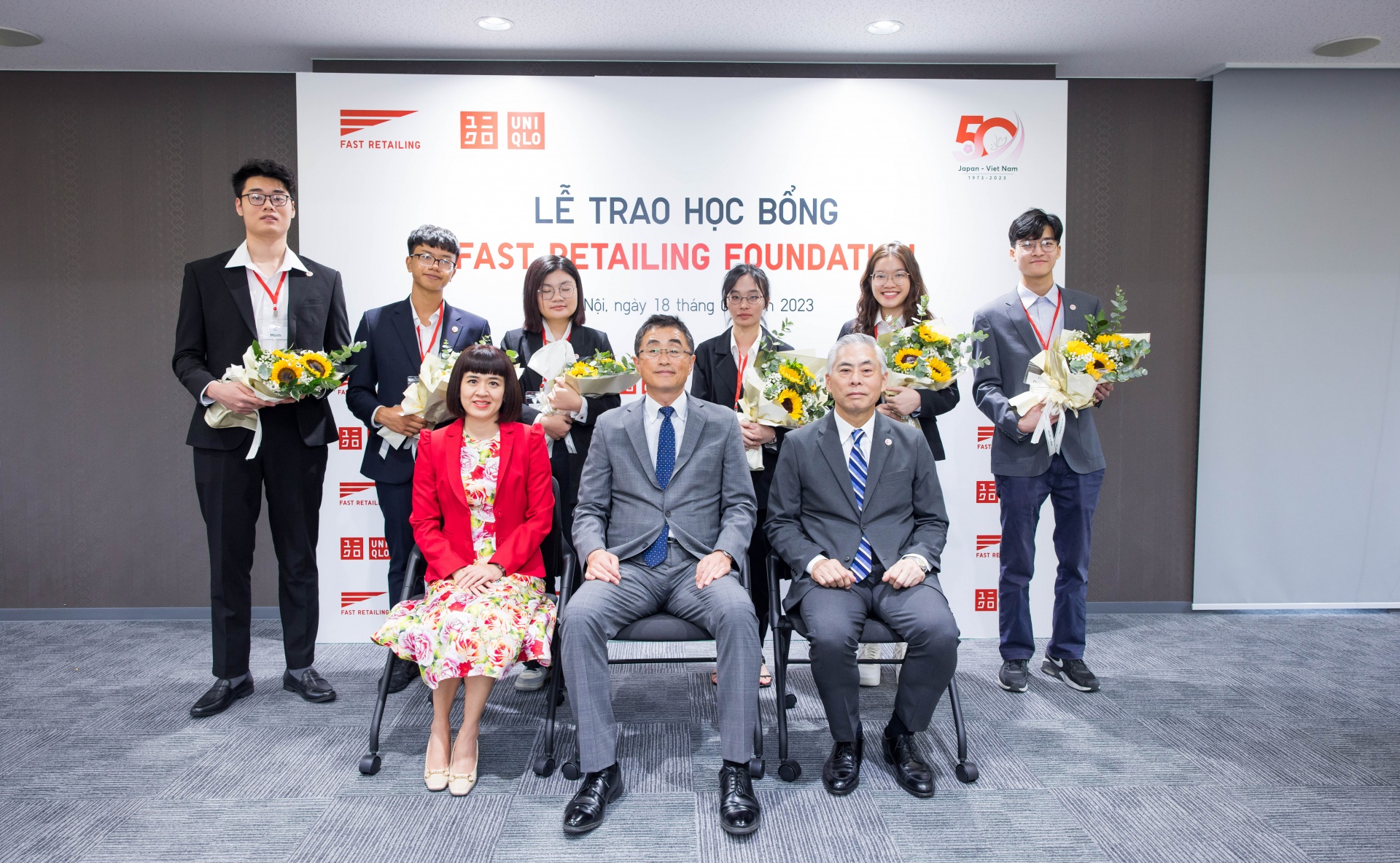 Fast Retailing Foundation awards scholarships to six Vietnamese students