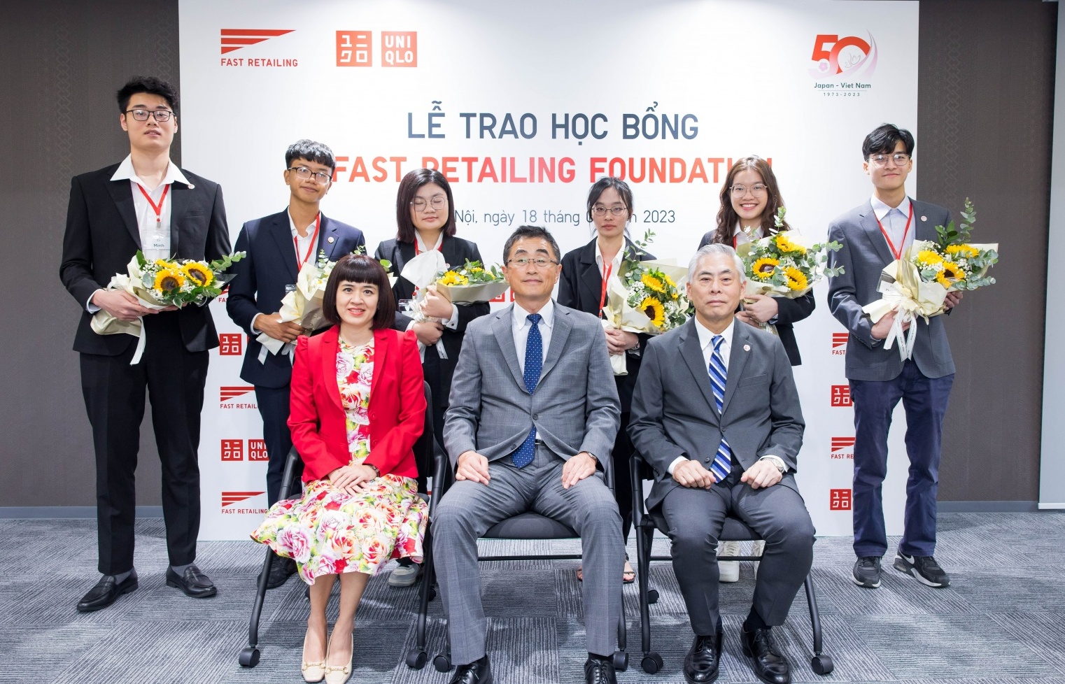 Fast Retailing Foundation awards scholarships to six Vietnamese students