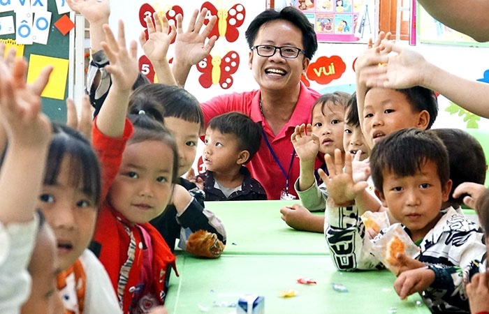 VSF provides lunches for students in Cao Bang and Son La