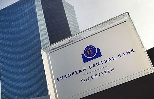 ECB opens door to pause in rate hiking campaign