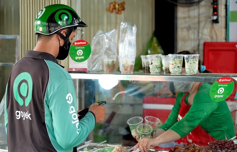 gojek features gofood on demand delivery offering on momo
