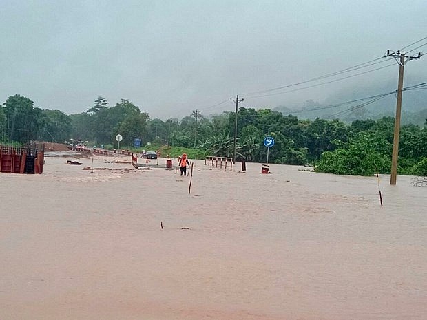 Thousands of Cambodian households affected by flooding