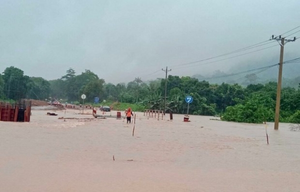 Thousands of Cambodian households affected by flooding - Vimarsana News