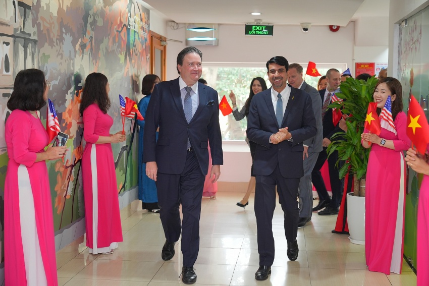US Ambassador to Vietnam visits Coca-Cola Vietnam's Hanoi plant
