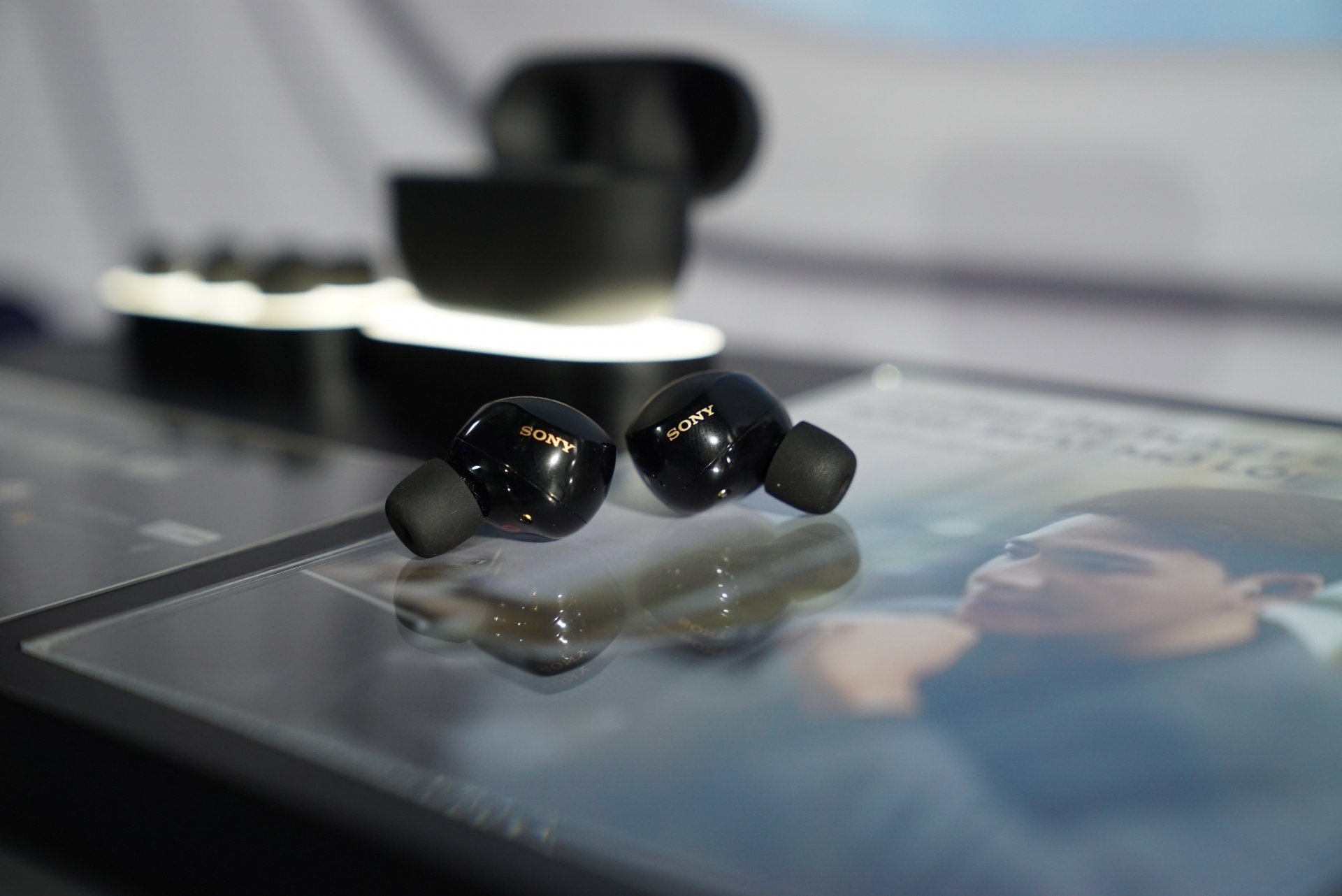 Sony launches new high-tech earbuds in Vietnam