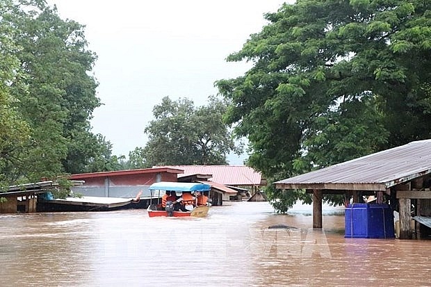 All 45 Vietnamese stranded on landslide-hit road in Laos rescued | Society | Vietnam+ (VietnamPlus)